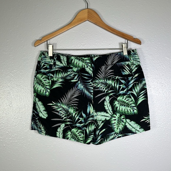 Cynthia Rowley Tropical Leaf Print Shorts 10 | Resort Vacation summer casual - Picture 1 of 9